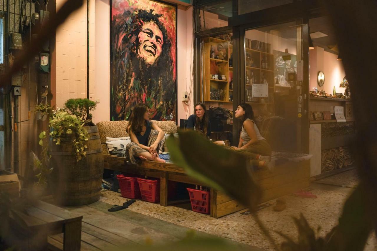 Dulan The Travel Bug Bistro Inn Donghe Luaran gambar